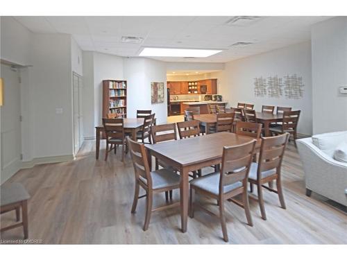605-1477 Lakeshore Road, Burlington, ON - Indoor Photo Showing Dining Room