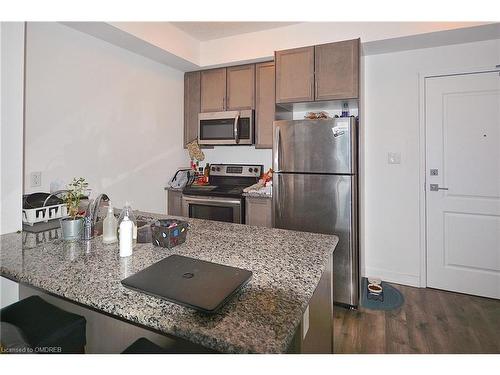 213-125 Shoreview Place, Hamilton, ON - Indoor Photo Showing Kitchen