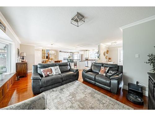 4487 Henderson Road, Milton, ON - Indoor Photo Showing Living Room