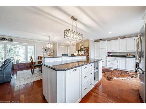 4487 Henderson Road, Milton, ON - Indoor Photo Showing Kitchen