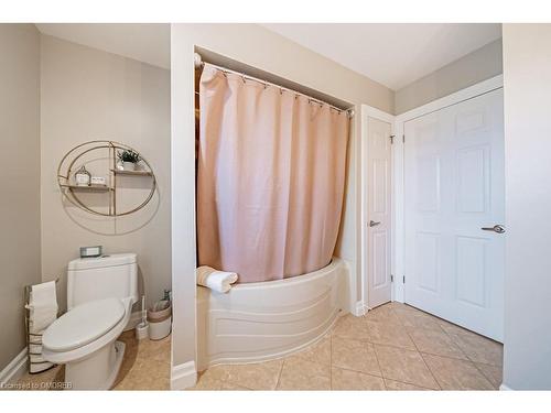 4487 Henderson Road, Milton, ON - Indoor Photo Showing Bathroom