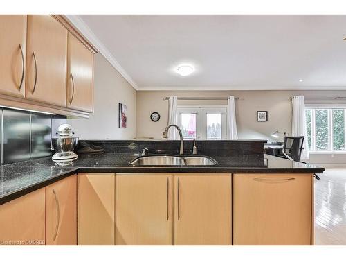 104 Garth Trails Crescent, Hamilton, ON - Indoor Photo Showing Kitchen With Double Sink