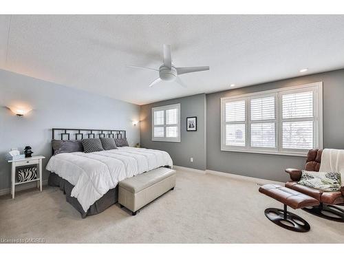 104 Garth Trails Crescent, Hamilton, ON - Indoor Photo Showing Bedroom