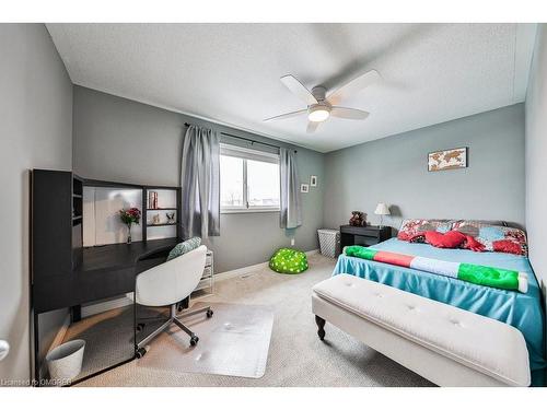 104 Garth Trails Crescent, Hamilton, ON - Indoor Photo Showing Bedroom