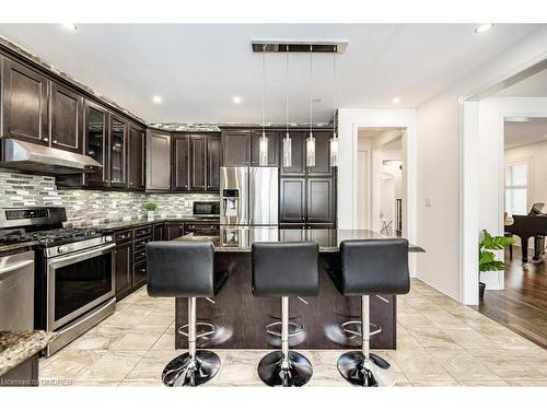 159 Beaveridge Avenue, Oakville, ON - Indoor Photo Showing Kitchen With Upgraded Kitchen