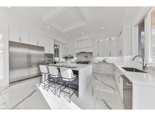 2554 Liruma Road, Mississauga, ON - Indoor Photo Showing Kitchen With Upgraded Kitchen