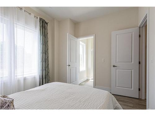 Th11-115 Shoreview Place, Stoney Creek, ON - Indoor Photo Showing Bedroom
