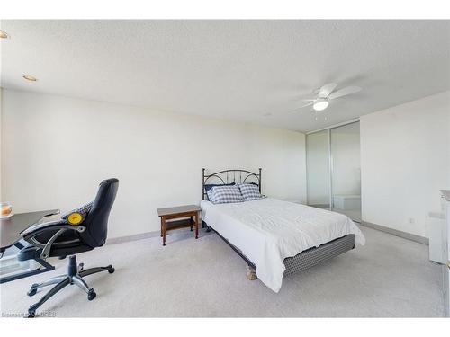 904-24 Marilyn Drive, Guelph, ON - Indoor Photo Showing Bedroom