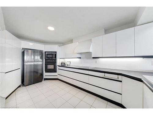 904-24 Marilyn Drive, Guelph, ON - Indoor Photo Showing Kitchen