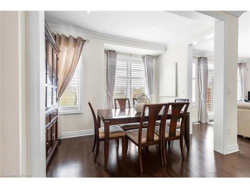 31 Forest Ridge Avenue, Waterdown, ON - Indoor Photo Showing Dining Room