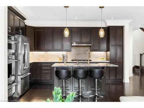 31 Forest Ridge Avenue, Waterdown, ON - Indoor Photo Showing Kitchen With Upgraded Kitchen