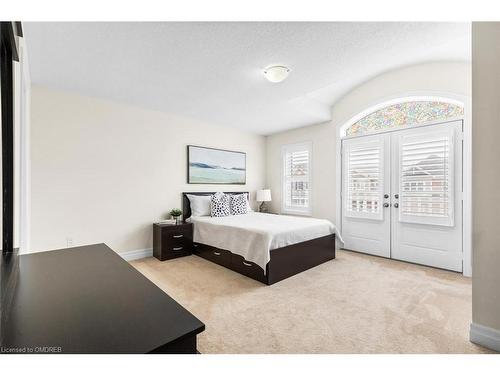 31 Forest Ridge Avenue, Waterdown, ON - Indoor Photo Showing Bedroom