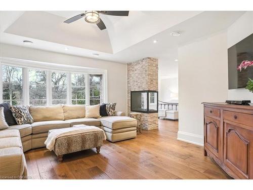 2050 Dickson Road, Mississauga, ON - Indoor Photo Showing Living Room