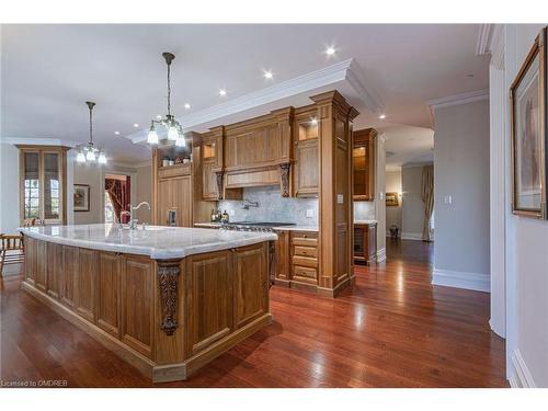 2438 Doulton Drive, Mississauga, ON - Indoor Photo Showing Kitchen With Upgraded Kitchen