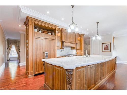2438 Doulton Drive, Mississauga, ON - Indoor Photo Showing Kitchen