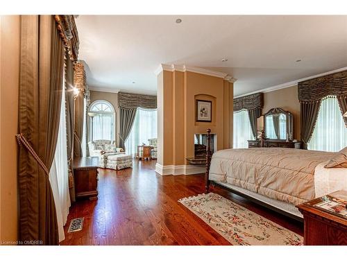 2438 Doulton Drive, Mississauga, ON - Indoor Photo Showing Bedroom