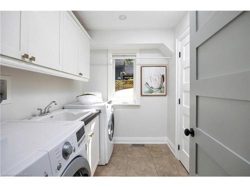 10 Timber Lane, Oakville, ON - Indoor Photo Showing Laundry Room