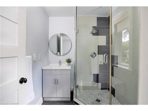 10 Timber Lane, Oakville, ON - Indoor Photo Showing Bathroom