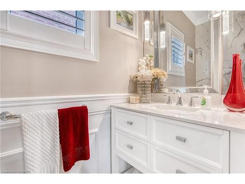 152 Echovalley Drive, Stoney Creek, ON - Indoor Photo Showing Bathroom