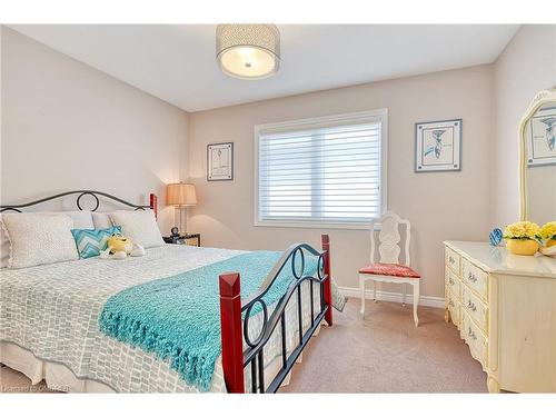 152 Echovalley Drive, Stoney Creek, ON - Indoor Photo Showing Bedroom
