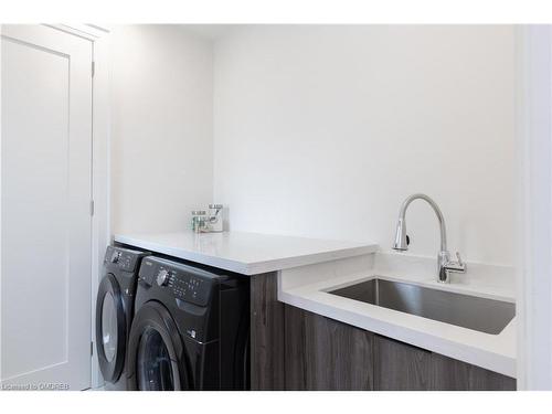 1060 Melvin Avenue, Oakville, ON - Indoor Photo Showing Laundry Room