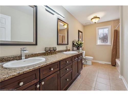 423 Irwin Street, Midland, ON - Indoor Photo Showing Bathroom