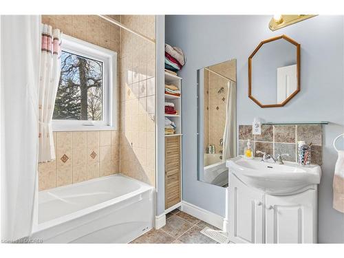 6130 First Lake Road, Verona, ON - Indoor Photo Showing Bathroom