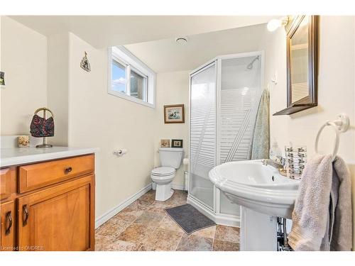 6130 First Lake Road, Verona, ON - Indoor Photo Showing Bathroom