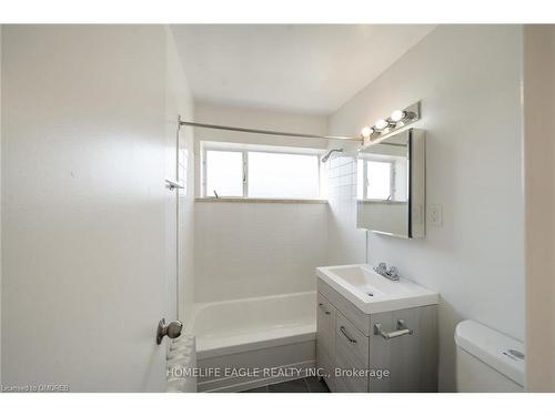 30-2035 Prospect Street, Burlington, ON - Indoor Photo Showing Bathroom