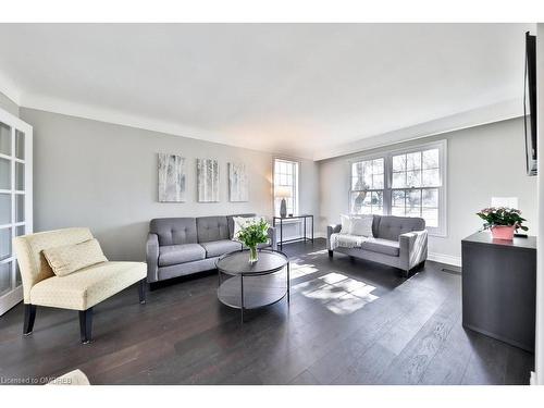 4511 Tremineer Avenue, Burlington, ON - Indoor Photo Showing Living Room