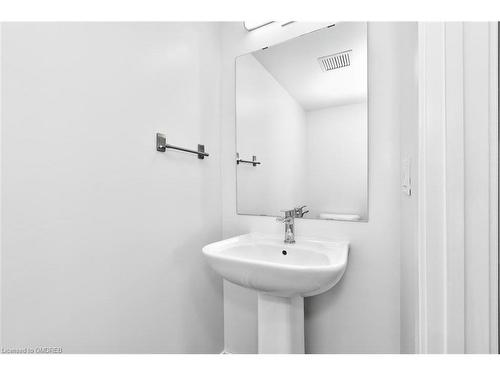 806-1133 Cooke Blvd, Burlington, ON - Indoor Photo Showing Bathroom