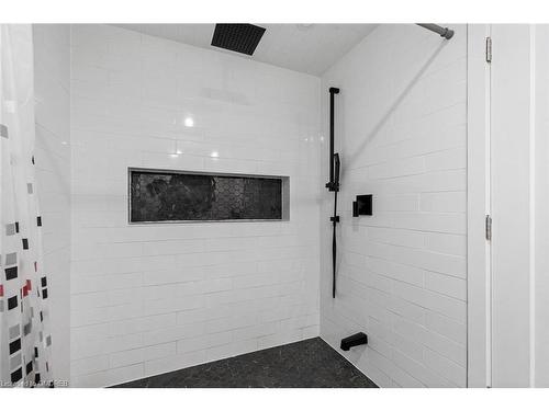 2254 Yates Court, Oakville, ON - Indoor Photo Showing Bathroom