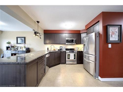 294 Pinehill Drive, Hamilton, ON - Indoor Photo Showing Kitchen