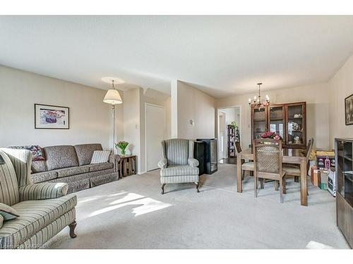 26-2445 Homelands Drive, Mississauga, ON - Indoor Photo Showing Living Room