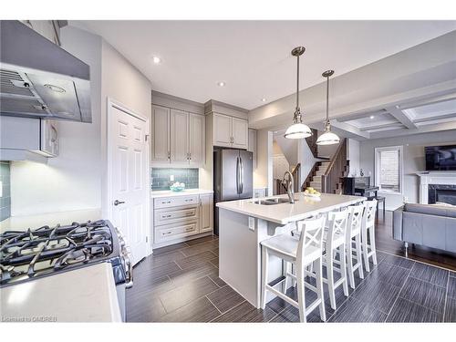 195 Greti Drive, Glanbrook, ON - Indoor Photo Showing Kitchen With Upgraded Kitchen