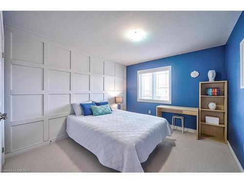 195 Greti Drive, Glanbrook, ON - Indoor Photo Showing Bedroom