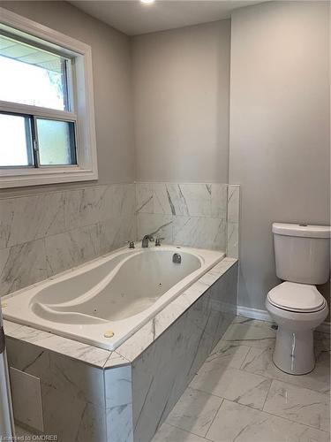 3911 Garrison Road, Ridgeway, ON - Indoor Photo Showing Bathroom