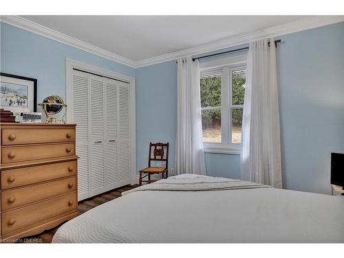 208 Ski Hill Road, Bethany, ON - Indoor Photo Showing Bedroom