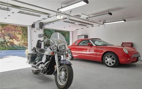 208 Ski Hill Road, Bethany, ON - Indoor Photo Showing Garage
