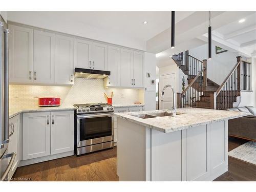 19 Windsor Circle, Niagara-On-The-Lake, ON - Indoor Photo Showing Kitchen With Double Sink With Upgraded Kitchen