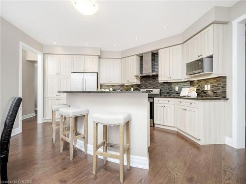 185 Holloway Terrace, Milton, ON - Indoor Photo Showing Kitchen With Upgraded Kitchen