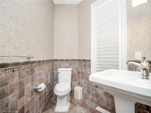 185 Holloway Terrace, Milton, ON - Indoor Photo Showing Bathroom