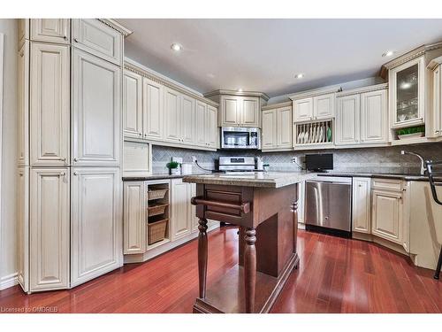 1428 Petrie Way, Mississauga, ON - Indoor Photo Showing Kitchen