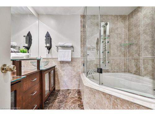 1428 Petrie Way, Mississauga, ON - Indoor Photo Showing Bathroom