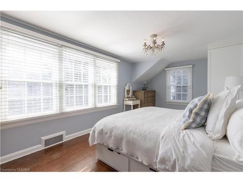 32 Park Avenue, Oakville, ON - Indoor Photo Showing Bedroom