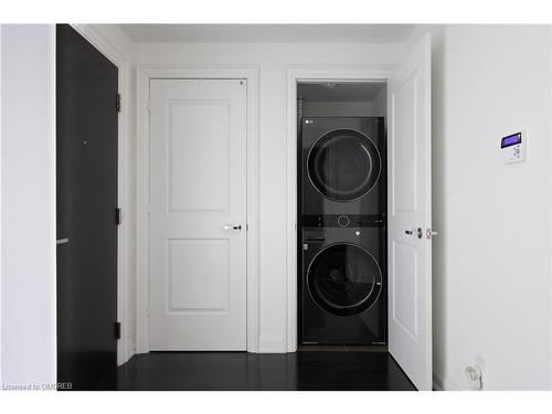 316-11 Bronte Road, Oakville, ON - Indoor Photo Showing Laundry Room