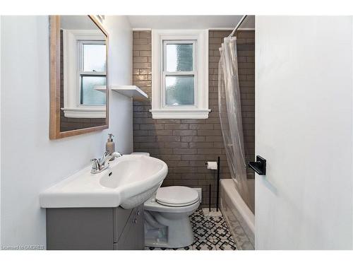 1182 Linbrook Road, Oakville, ON - Indoor Photo Showing Bathroom