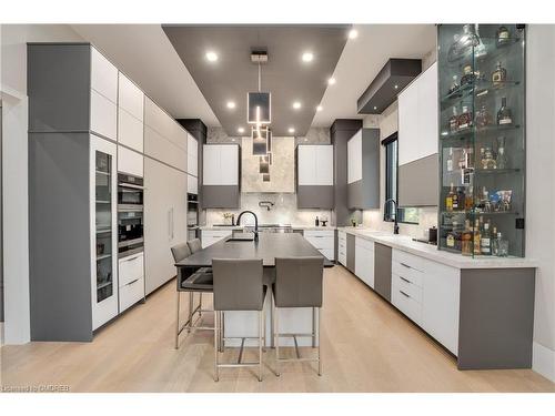 112 Elton Park Road, Oakville, ON - Indoor Photo Showing Kitchen With Upgraded Kitchen