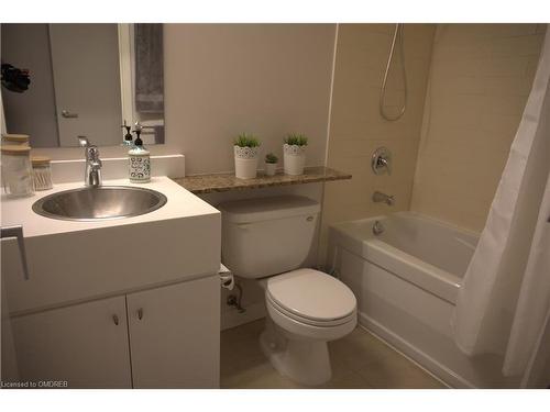 2208-3 Navy Wharf Court, Toronto, ON - Indoor Photo Showing Bathroom