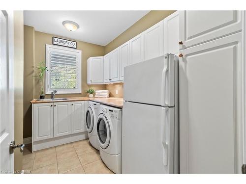 902 Gorham Street, Newmarket, ON - Indoor Photo Showing Laundry Room